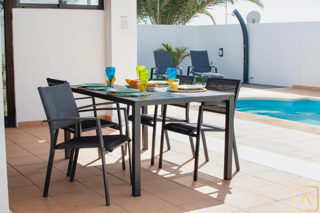 Villa Orcades Close To Town Center Pool & A/C Playa Blanca