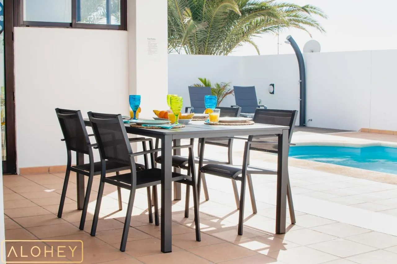 Villa Orcades Close To Town Center Pool & A/C Playa Blanca  Spain
