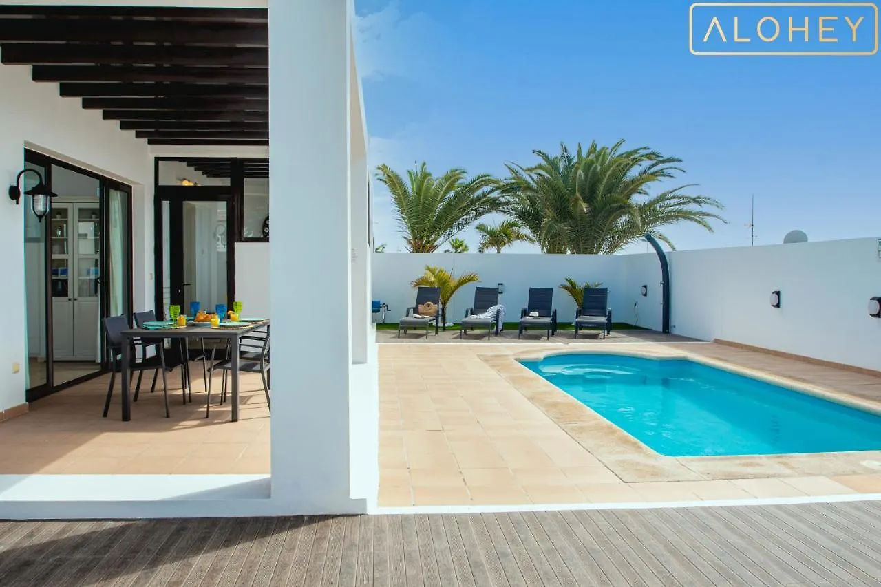 Villa Orcades Close To Town Center Pool & A/C Playa Blanca  Playa Blanca (Lanzarote)