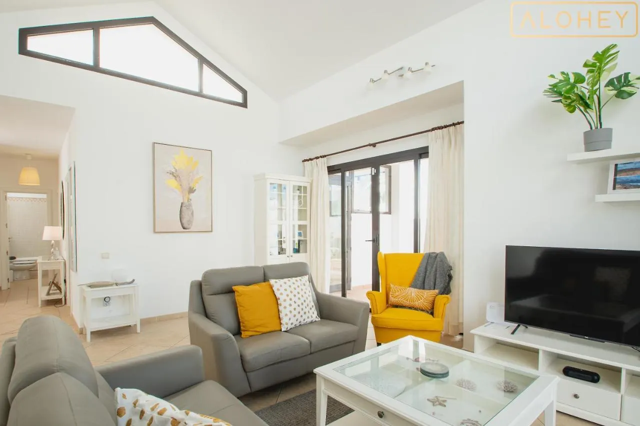 Villa Orcades Close To Town Center Pool & A/C Playa Blanca  Spain