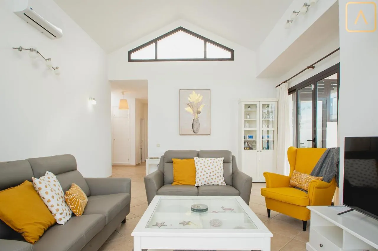 Villa Orcades Close To Town Center Pool & A/C Playa Blanca