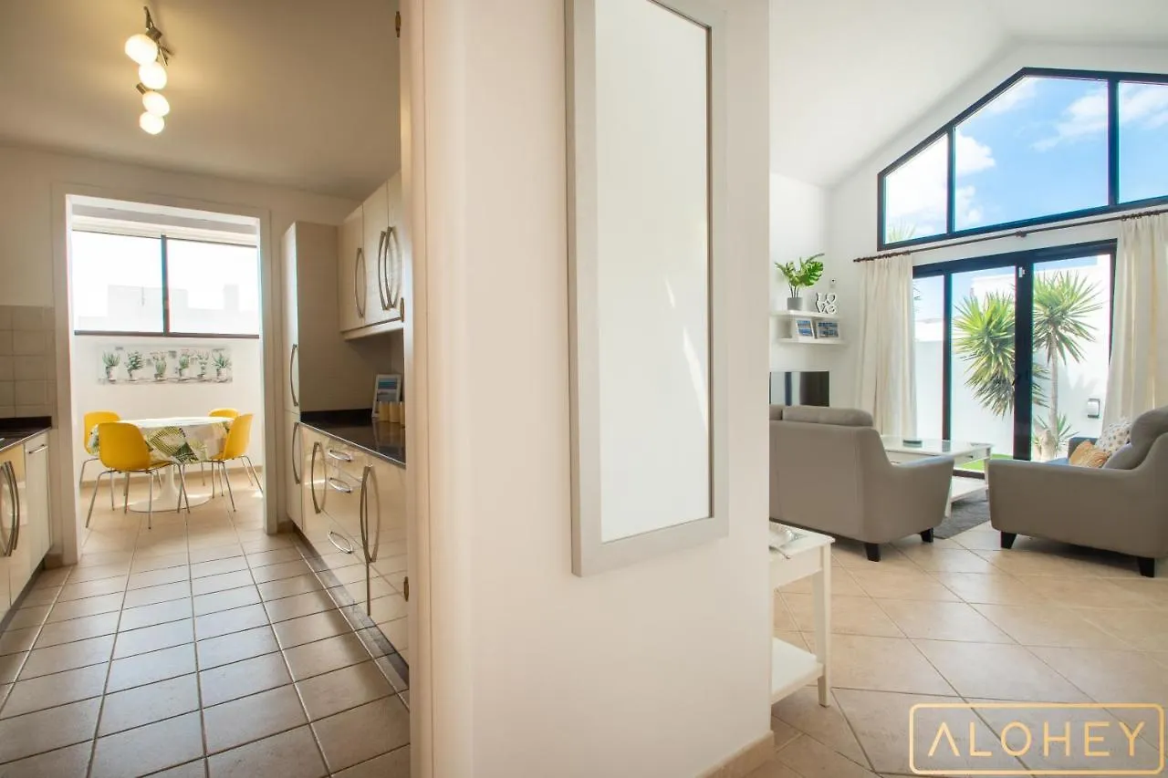 Villa Orcades Close To Town Center Pool & A/C Playa Blanca  Spain