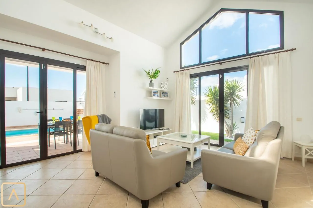 Villa Orcades Close To Town Center Pool & A/C Playa Blanca
