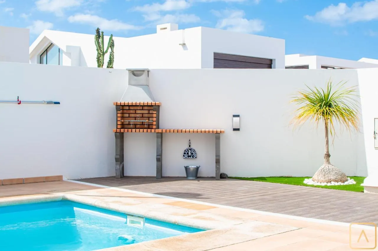 Villa Orcades Close To Town Center Pool & A/C Playa Blanca