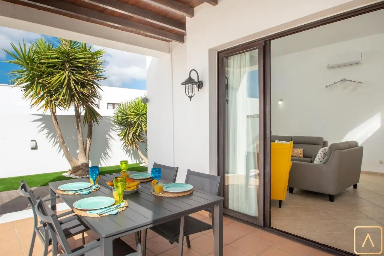 Villa Orcades Close To Town Center Pool & A/C Playa Blanca
