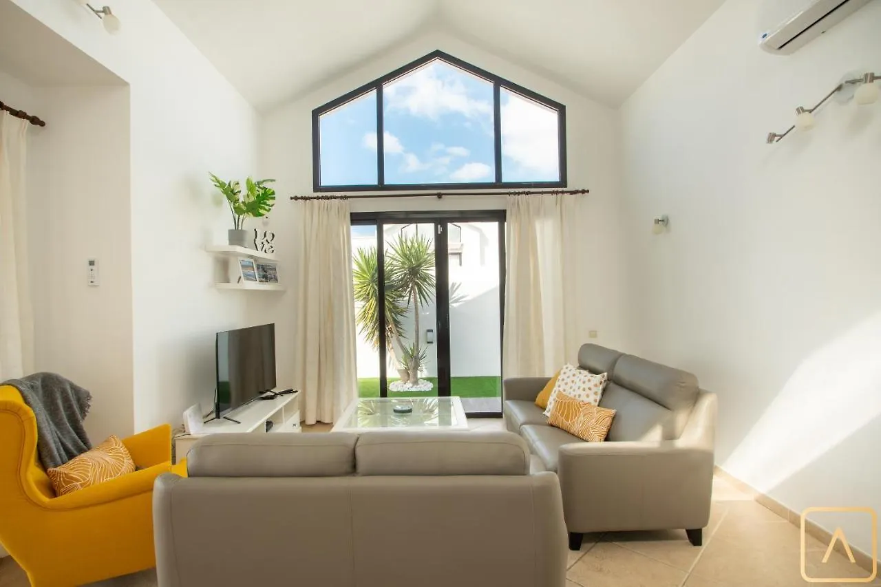 Villa Orcades Close To Town Center Pool & A/C Playa Blanca