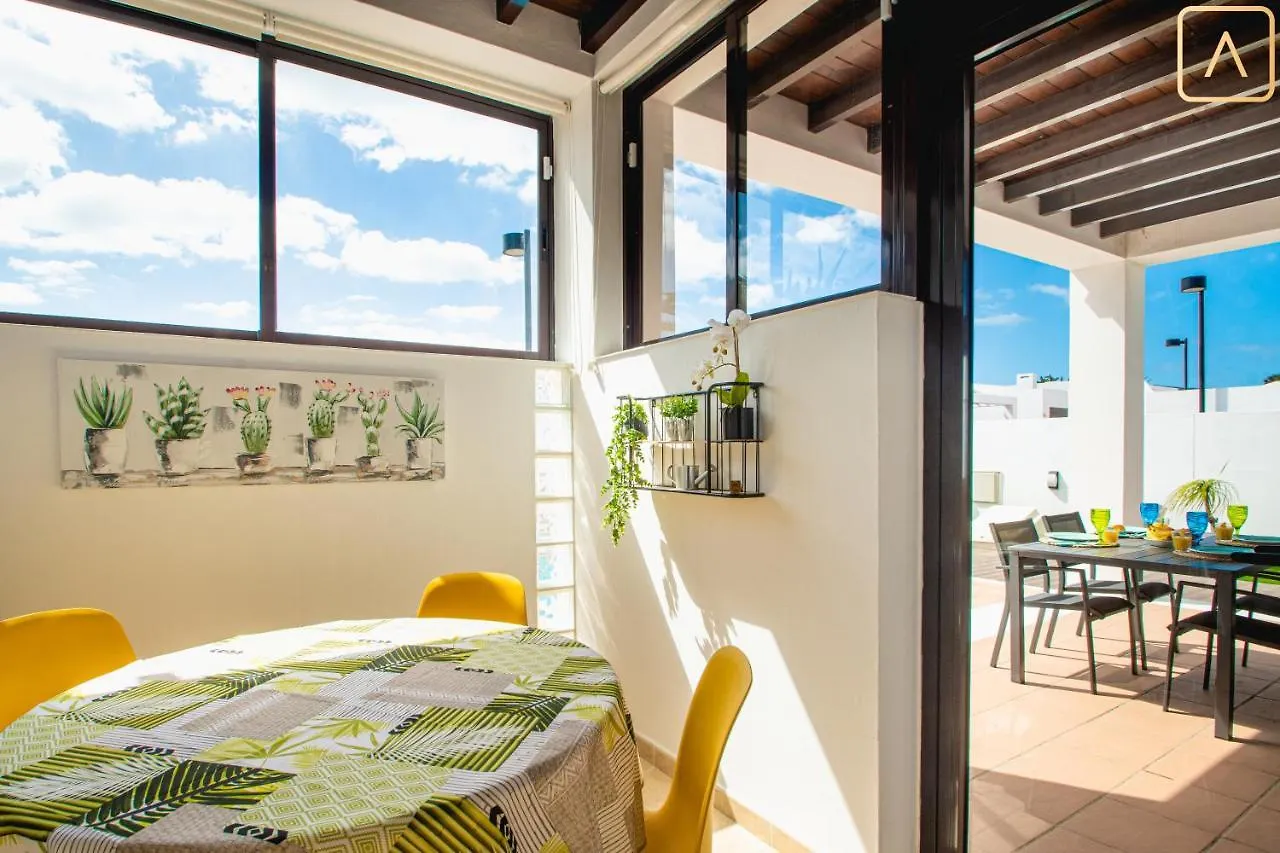 Villa Orcades Close To Town Center Pool & A/C Playa Blanca  Spain