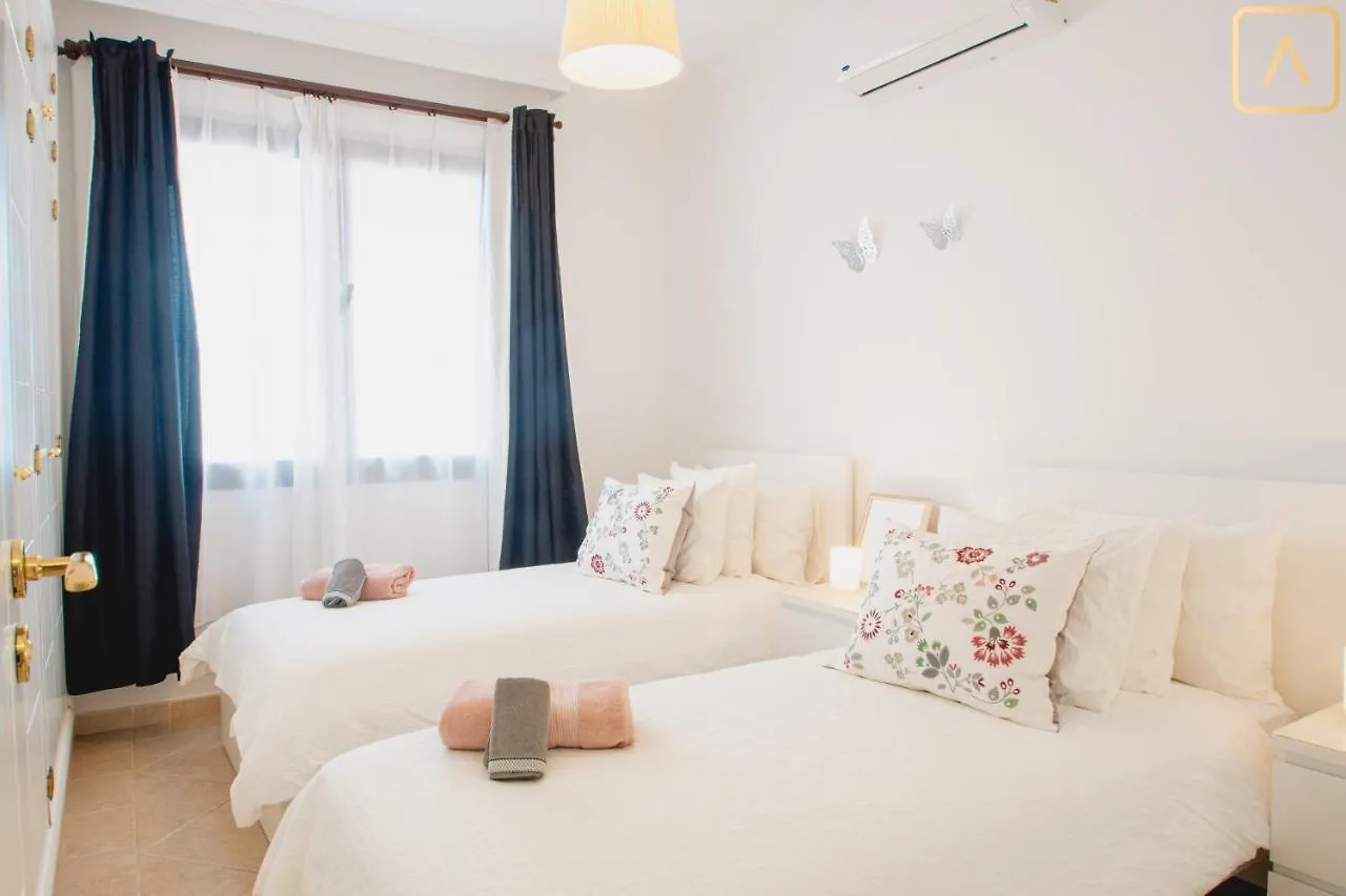 Villa Orcades Close To Town Center Pool & A/C Playa Blanca  Spanien